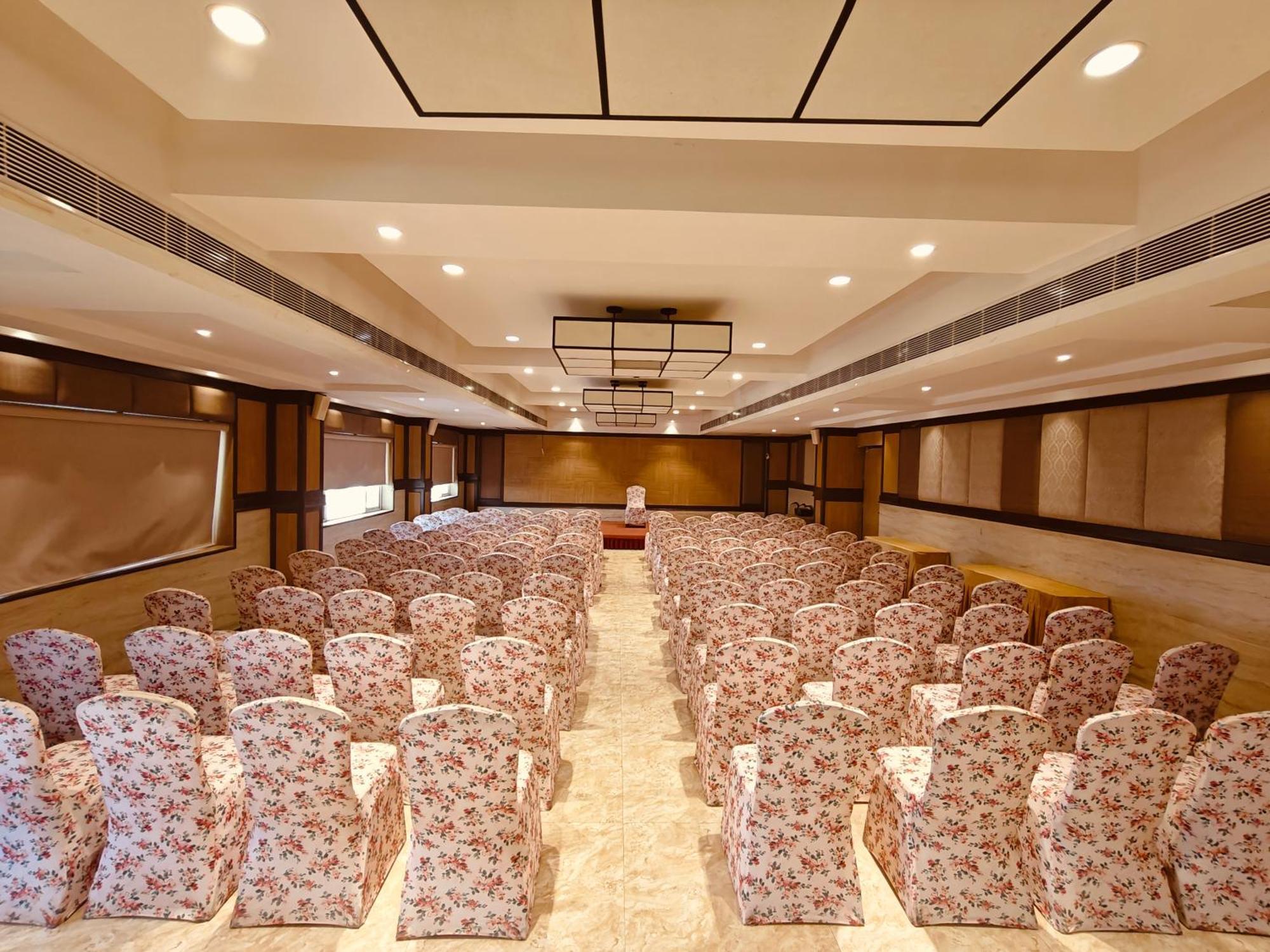 Mm Legacy - A Bergamont Hotel, Kanchipuram Ngoại thất bức ảnh